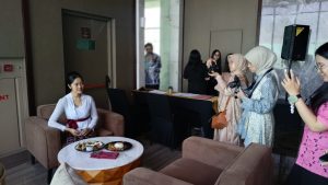 Whiz Luxe Hotel Gandeng UKWMS Gelar Workshop Fotografi