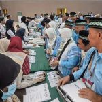 Penggunaan Tablet Percepat Administrasi dan Keberangkatan Jemaah di Embarkasi Surabaya