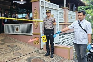 Dikira Tamu, Kades di Lumajang Dibacok 15 Orang di Rumahnya