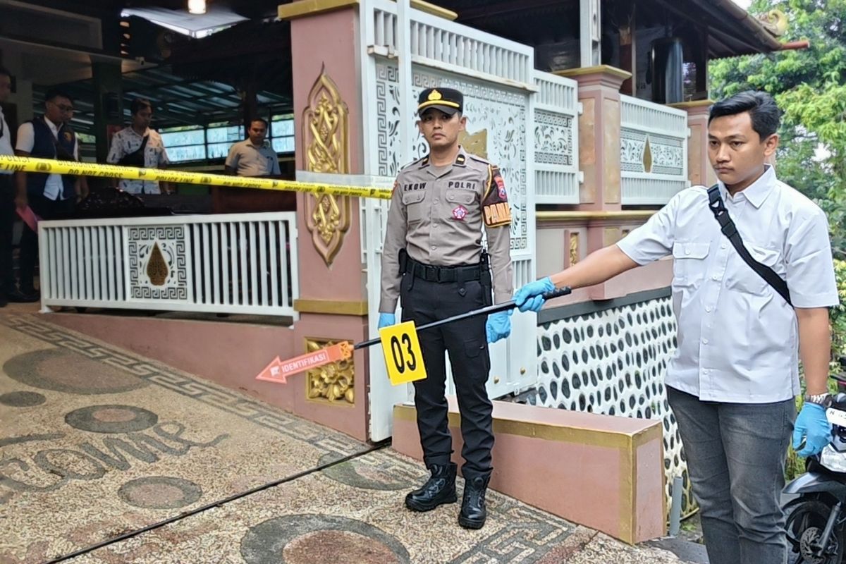 Dikira Tamu, Kades di Lumajang Dibacok 15 Orang di Rumahnya