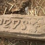 Dikira Patok Tanah, Ternyata Batu Kuno Berukir Diduga dari Era Majapahit  