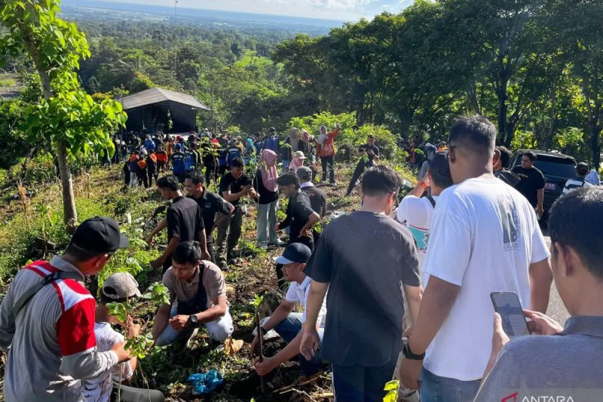 Hari Bumi, ASN dan Warga Situbondo Tanam 20 Ribu Bibit Pohon