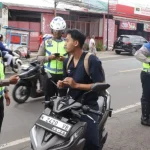 Lacak CCTV, Polda Jatim Tilang 748 Pengendara Tanpa Helm
