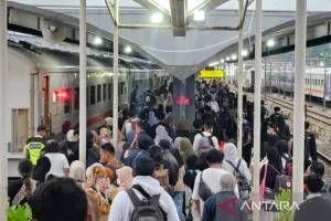 Batal Berangkat, Ratusan Penumpang KA di Malang Minta Uang Kembali