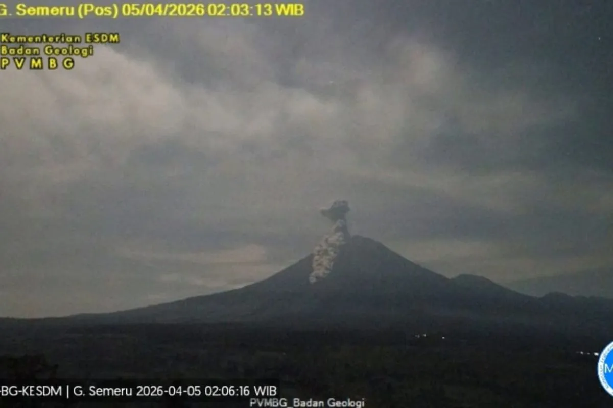 Waspada Erupsi Semeru, Minggu  Letusan Awan Panas Sejauh 3,5 Km