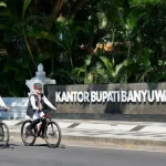 Bupati Ipuk Bersepeda ke Kantor Demi Hemat BBM