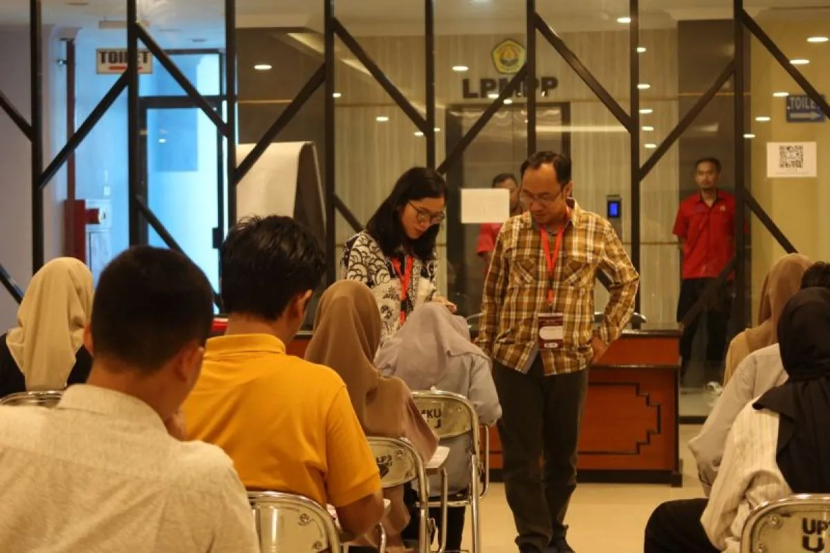 Unej Beri Ruang Khusus Tiga Peserta Difabel Ikuti UTBK SNBT