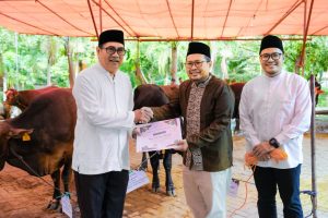 Petrokimia Gresik Salurkan 187 Hewan Kurban untuk Masyarakat