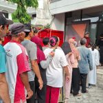 PDIP Jatim Salurkan 1.171 Paket Daging Kurban Ringankan Beban Warga