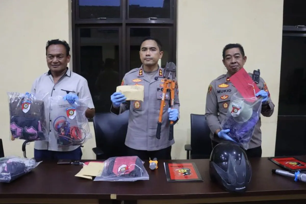 Polres Pacitan Tangkap Dua Pelaku Penyiraman Cairan Kimia Polres Pacitan Tangkap Dua Pelaku Penyiraman Cairan Kimia