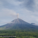 Gunung Semeru Erupsi 5 Kali, Letuskan Asap Tebal Setinggi 1.000 Meter