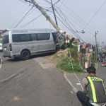 Rem Blong, HiAce Muat 6 WNA Hantam 3 Mobil di Jalur Bromo