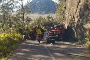 Jeep Tabrak Tebing di Gunung Bromo, Dua Orang Meninggal