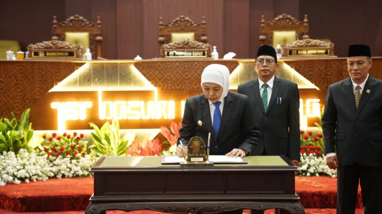DPRD Jatim Tetapkan Rekomendasi LKPJ Gubernur 2025 DPRD Jatim Tetapkan Rekomendasi LKPJ Gubernur 2025