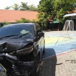 Mobil Nylonong Halaman Sekolah Tabrak Puluhan Siswa Latihan Pramuka