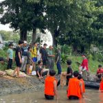 Tertangkap, Warga Buang Isi Perut Hewan Kurban di Sungai Surabaya