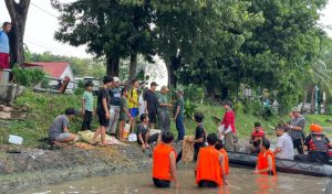 Tertangkap, Warga Buang Isi Perut Hewan Kurban di Sungai Surabaya