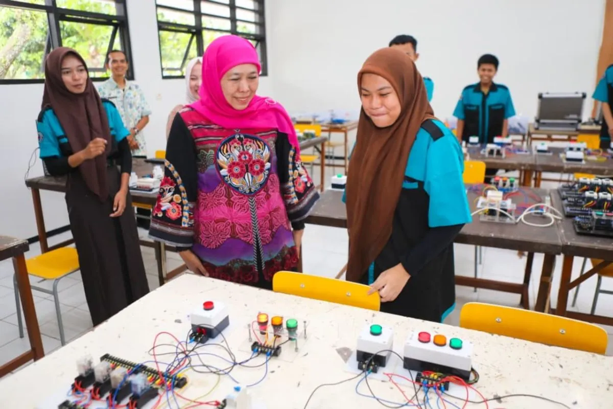 Program BMW Serap Kerja 91,46 Persen Lulusan SMK Jatim