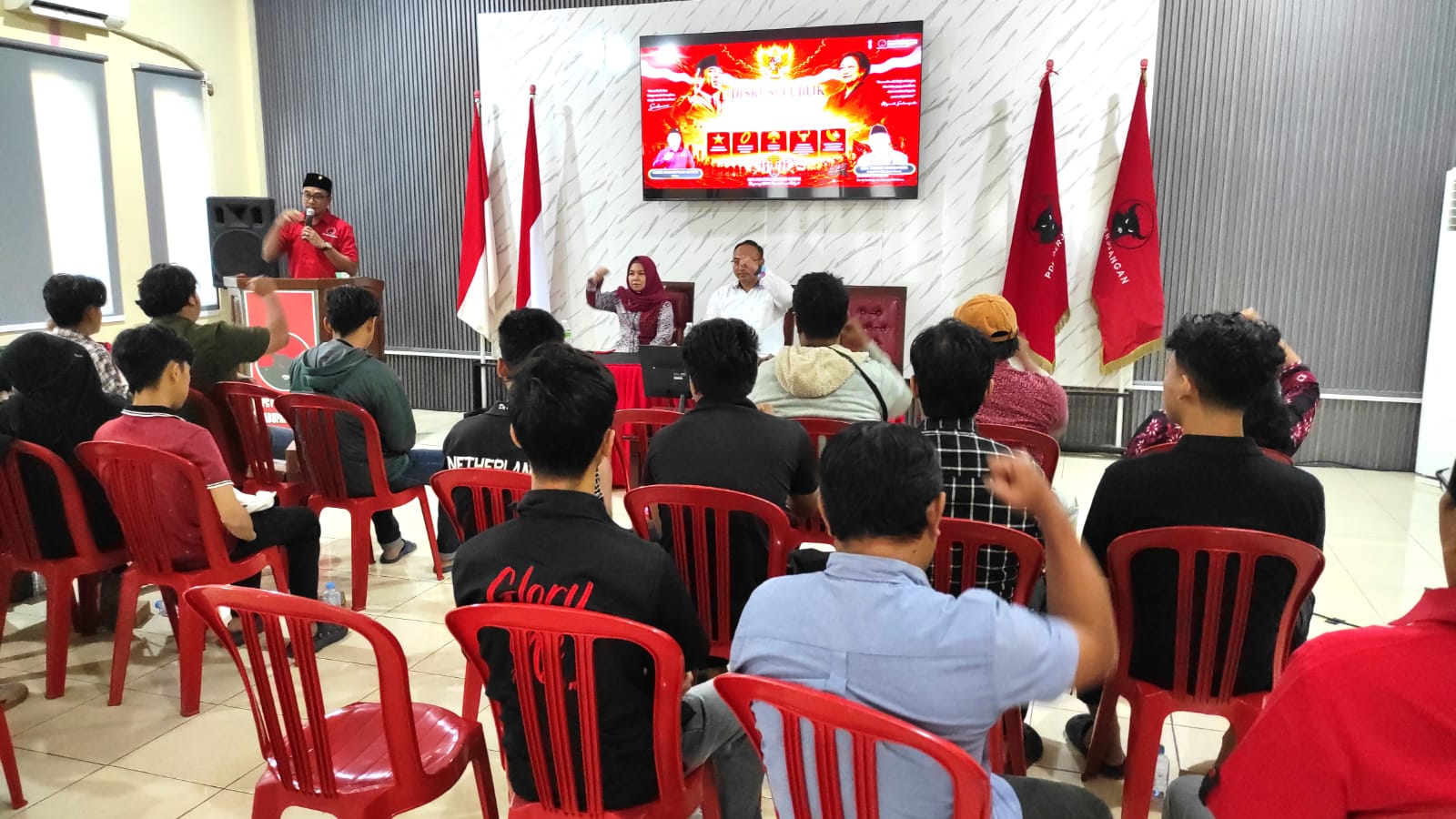 DPC PDI Perjuangan Gresik Gelar Ajak Mahasiswa Diskusi Penerapan Pancasila DPC PDI Perjuangan Gresik Gelar Ajak Mahasiswa Diskusi Penerapan Pancasila