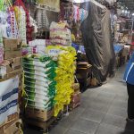 Harga Beras Premium di Pasar Baru Gresik Melonjak, Stok Minyakita Terbatas