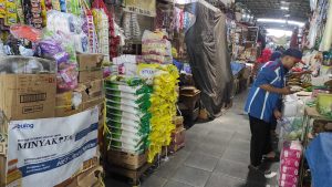 Harga Beras Premium di Pasar Baru Gresik Melonjak, Stok Minyakita Terbatas