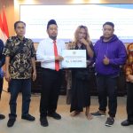 Bupati Gresik Relokasi dan Beri Modal PKL Semambung