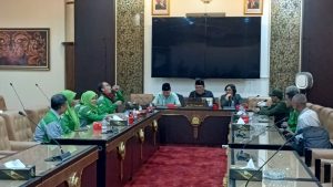 Buruh Geruduk DPRD Jatim Khawatir Ancaman PHK Massal