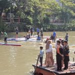Pertama di Surabaya, Sekolah Stand Up Paddle di Sungai Kalimas Surabaya