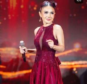 Bikin Mewek! Ribuan Penonton Surabaya Larut di Konser 3553 Yuni Shara