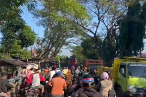 Antrean Solar Bersubsidi di Pasuruan Capai 1 Kilometer