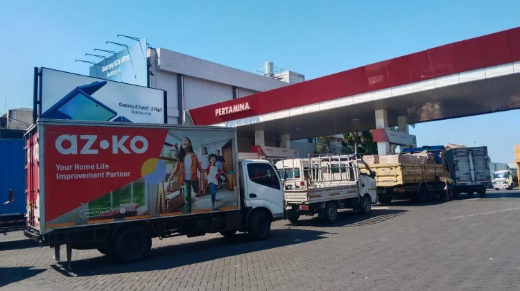 Solar Langka di Sidoarjo, Antrean Kendaraan Mengular di SPBU