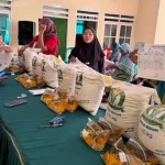 BULOG dan Pemkab Gresik Salurkan Pangan ke 167 Ribu Warga
