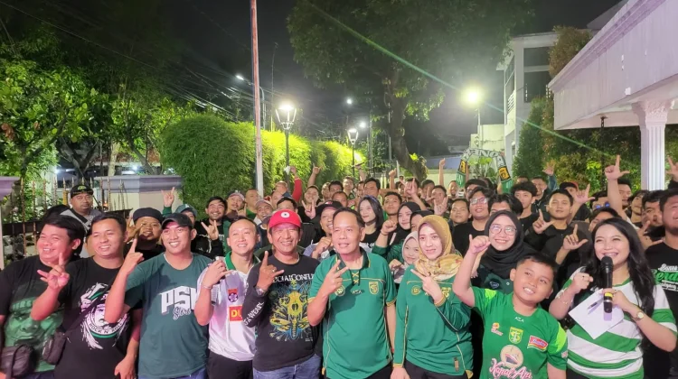 Ketua DPRD Surabaya Ajak Bonek Berkontribusi Jaga Surabaya