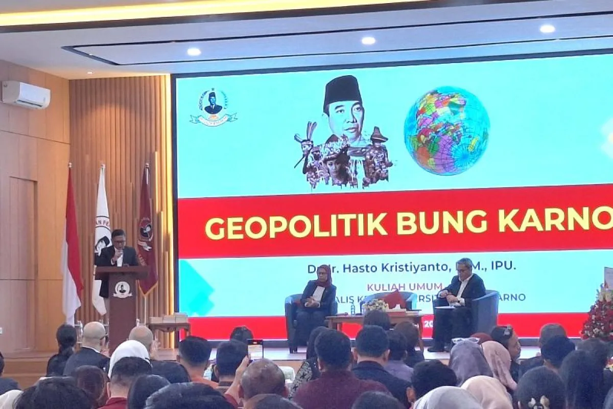Hasto Usul Prabowo Adopsi Geopolitik Soekarno di Timteng