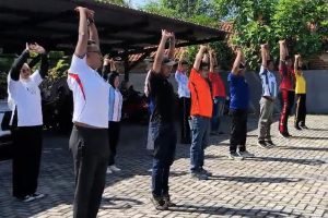 Demam Piala Dunia ASN di Bangkalan Kerja Pakai Jersey