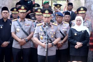Kapolri: Penangkapan Roy Suryo & dr Tifa Sesuai Prosedur Kapolri: Penangkapan Roy Suryo & dr Tifa Sesuai Prosedur