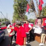 Ratusan Nasi Kotak PDI Perjuangan Sidoarjo Sasar Para Pekerja