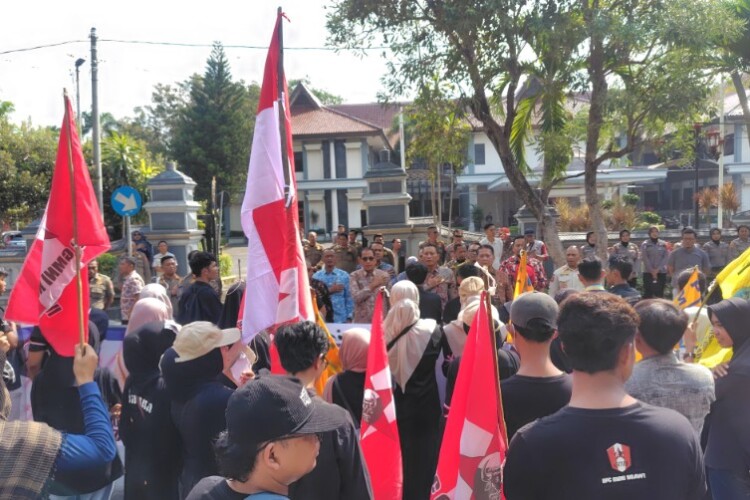 Wabup Ngawi, Ketua DPRD dan Mahasiswa Sepakat Evaluasi Kebijakan