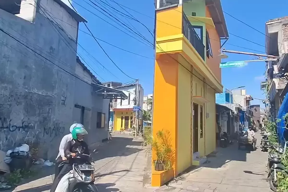 Rumah Runcing Viral Surabaya: Luas 25 Meter, Sewa Rp 10 Juta