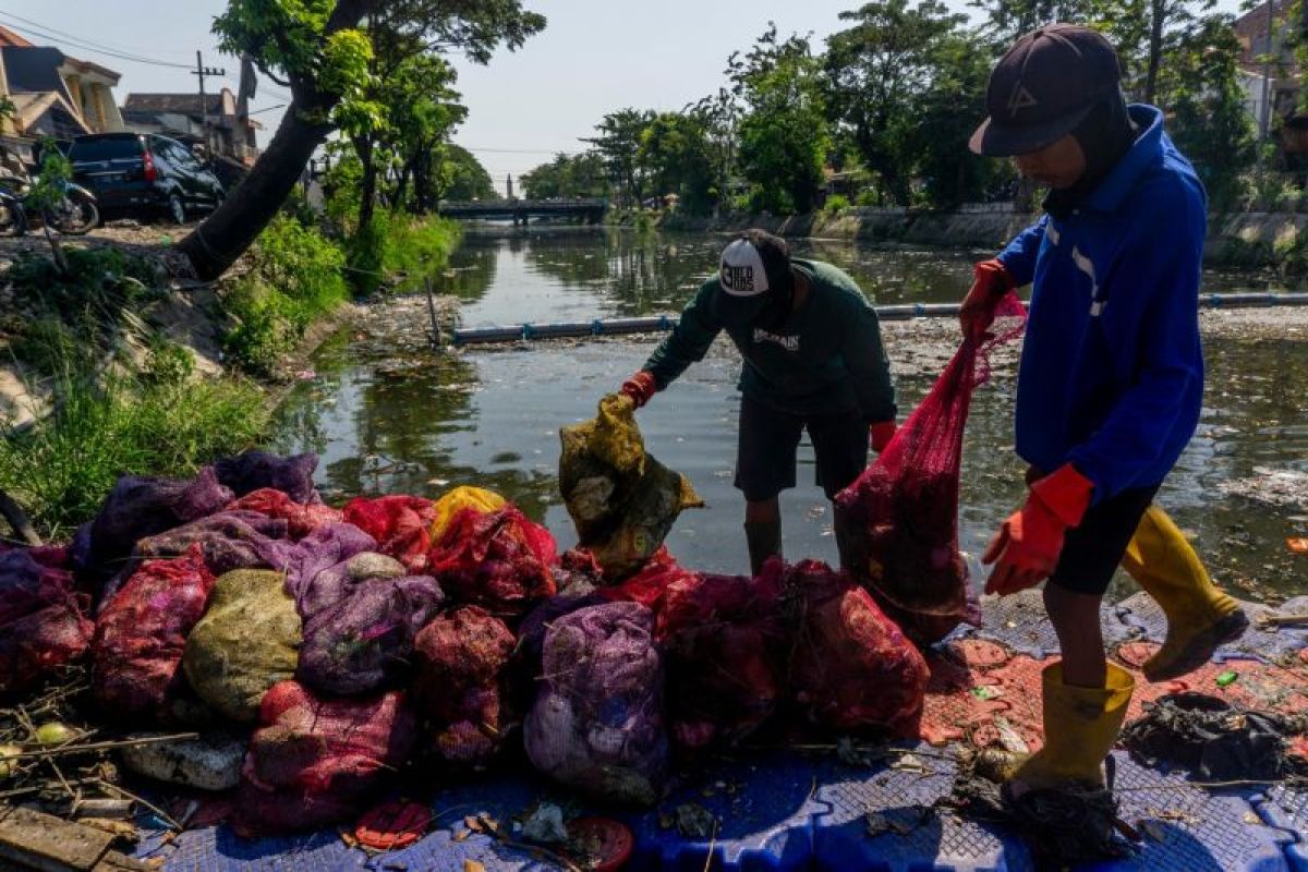 Surabaya Jadi Percontohan Program RI-UEA Cegah Sampah Plastik ke Laut Surabaya Jadi Percontohan Program RI-UEA Cegah Sampah Plastik ke Laut