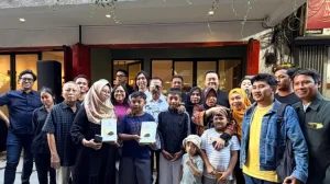 Ada Peran Risma di Balik Selendang Semanggi Naik Kelas Ada Peran Risma di Balik Selendang Semanggi Naik Kelas