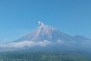 BPBD Pasang 12 CCTV dan 4 Sirine Pantau Status Semeru BPBD Pasang 12 CCTV dan 4 Sirine Pantau Status Semeru
