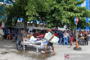 Pasien RS Anuntaloko Parigi Dievakuasi Akibat Gempa Magnitudo 6,7 Pasien RS Anuntaloko Parigi Dievakuasi Akibat Gempa Magnitudo 6,7