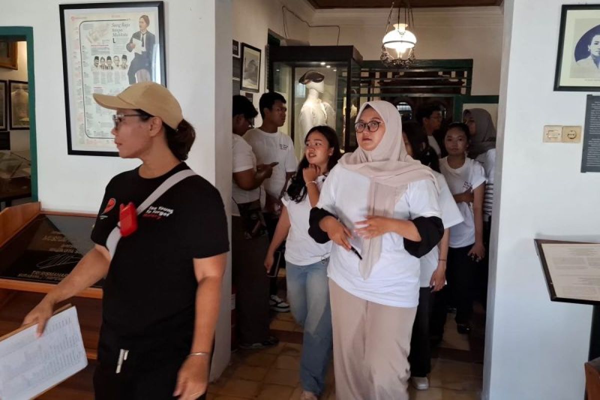PDI Perjuangan Surabaya Ajak Gen Z Susuri Jejak Bung Karno PDI Perjuangan Surabaya Ajak Gen Z Susuri Jejak Bung Karno