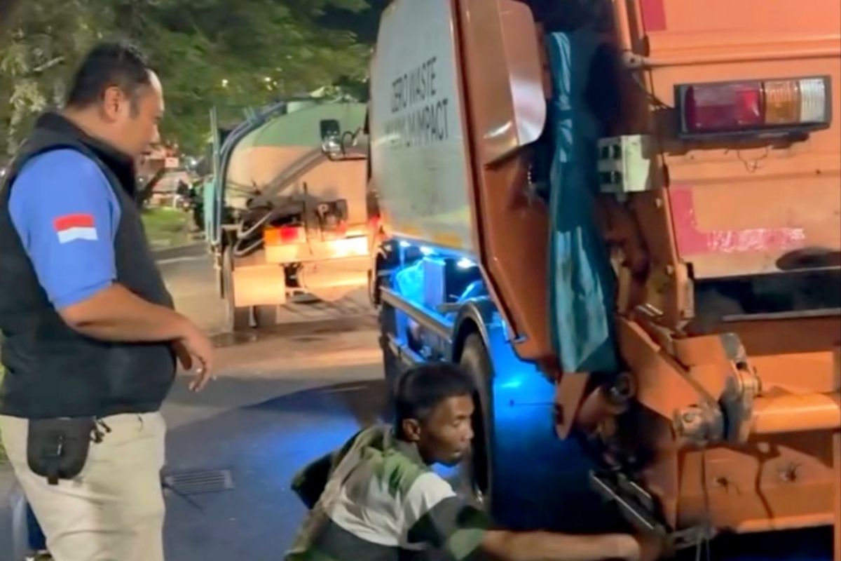 Surabaya Gencarkan Razia Tindak Tegas Truk Sampah Bocor Surabaya Gencarkan Razia Tindak Tegas Truk Sampah Bocor
