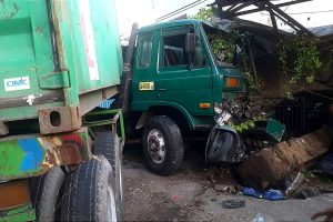 Kecelakaan Beruntun 5 Kendaraan di Sidoarjo, 2 Tewas Kecelakaan Beruntun 5 Kendaraan di Sidoarjo, 2 Tewas