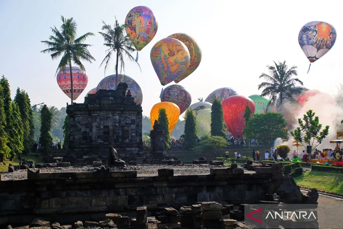 Ribuan Umat Buddha Ikuti Upacara Waisak di Borobudur