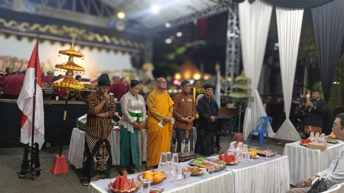 Guyub Rukun, Warga Lintas Agama Gelar Doa Bersama di Cagar Budaya Joko Dolog Guyub Rukun, Warga Lintas Agama Gelar Doa Bersama di Cagar Budaya Joko Dolog