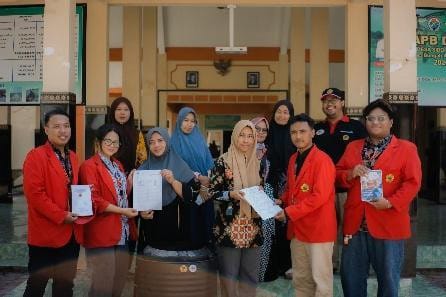 Mahasiswa Untag Surabaya Kreasikan Drum Bekas Jadi Incinerator Mahasiswa Untag Surabaya Kreasikan Drum Bekas Jadi Incinerator