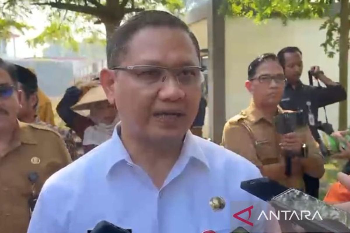 Dindik Jatim Bagikan 42 Ribu Seragam Gratis Siswa Kurang Mampu